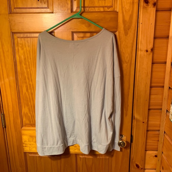 light blue hollister long sleeve - Picture 2 of 5